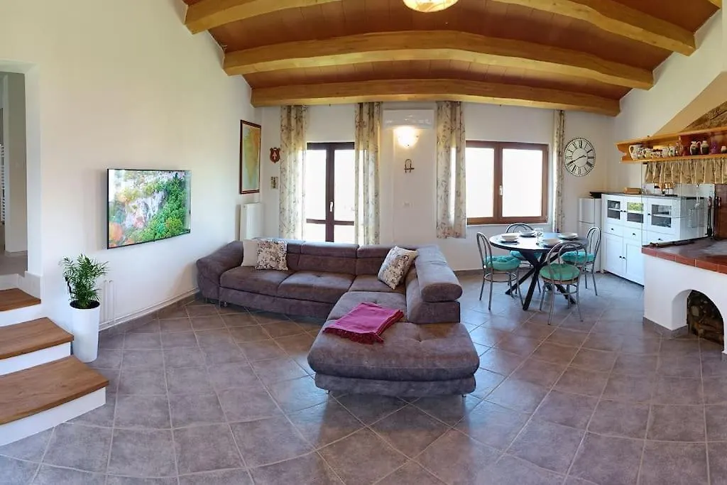 Villa House In Istria Plomin